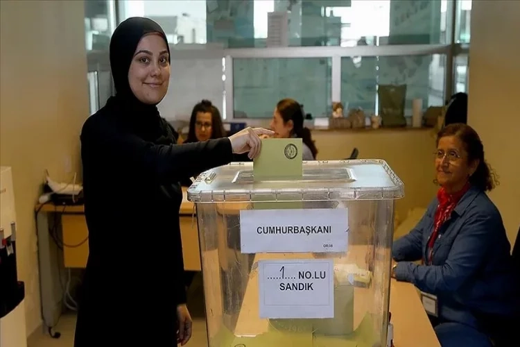 Sınır kapılarında oy verme işlemi 24 saat sürüyor haberinin görseli
