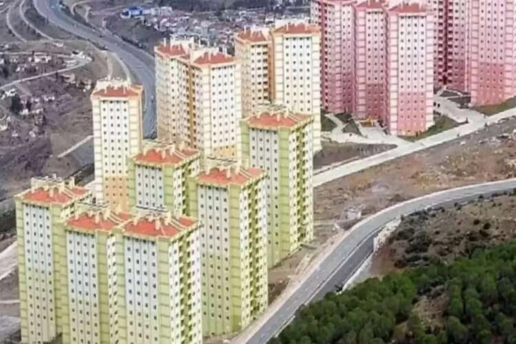 Depremzede konutlarının 3. etabı da vitrinde haberinin görseli