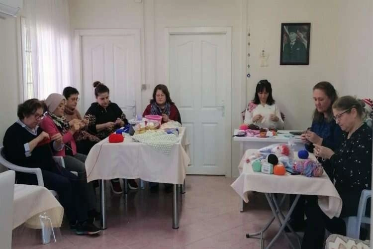 İzmir’de Halk Eğitimi Merkezlerinde çalışmalar devam ediyor haberinin görseli