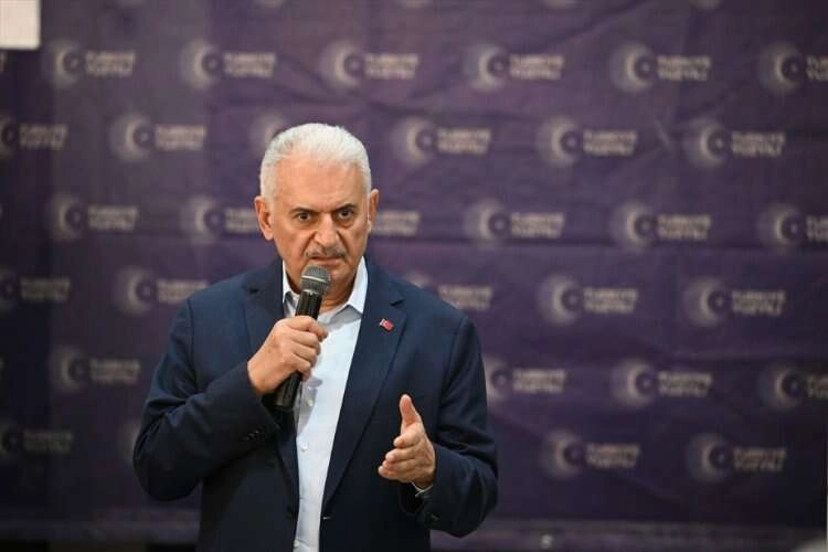 Binali Yıldırım İzmir'de muhtarlarla buluştu haberinin görseli