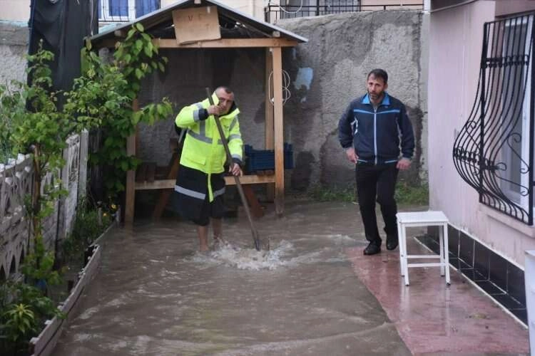 Afyonkarahisar'da sağanak etkili oldu