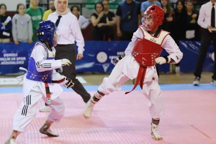 Taekwondoda madalyalar Denizli'de sahiplerini buldu haberinin görseli