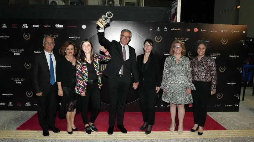 halil arda sanat ödülü aldı