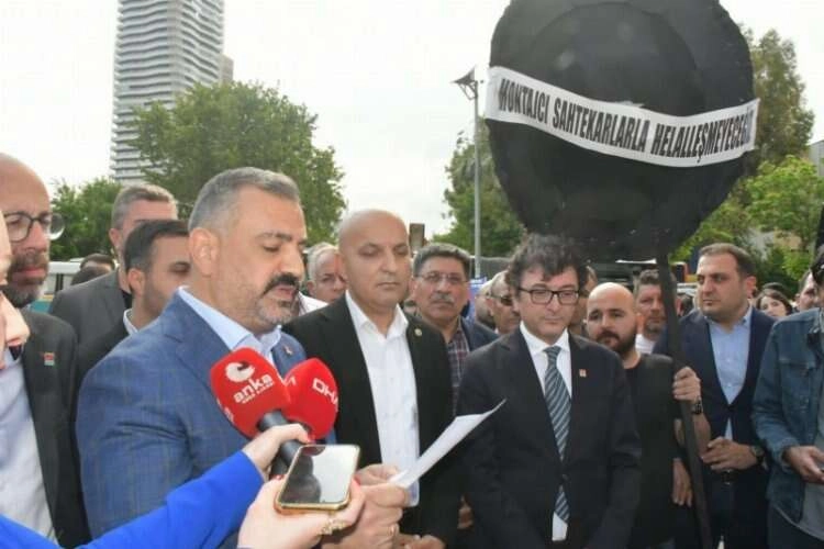 AK Partili İnan'dan CHP'li Polat'a 'Siyah çelenk' çıkışı haberinin görseli