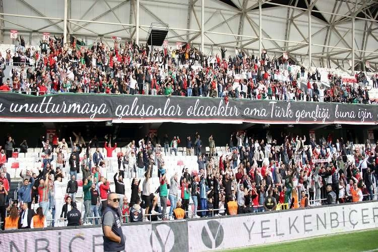 KSK taraftarının ilanlı ‘seçim istiyoruz’ isyanı haberinin görseli