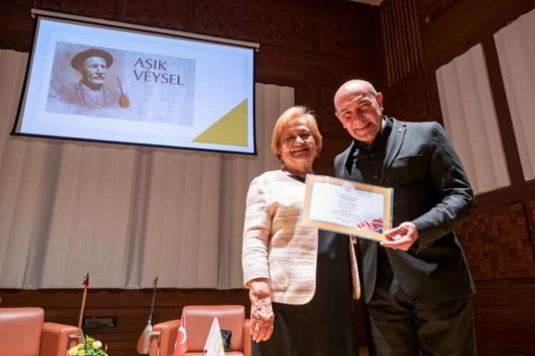 Aşık Veysel 50.yılında dizelerle anıldı haberinin görseli