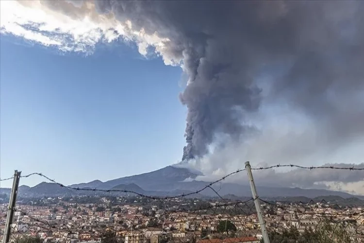 Etna Yanardağı patlaması İzmir'i etkileyecek mi? haberinin görseli