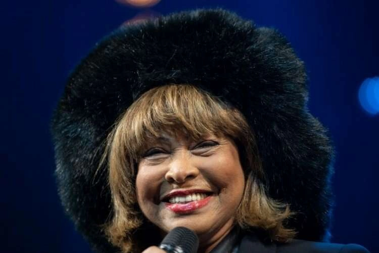 Şarkıcı Tina Turner, hayatını kaybetti haberinin görseli