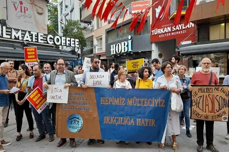 İzmir'de mülteci düşmanlığına tepki: Nefret suçtur! haberinin görseli