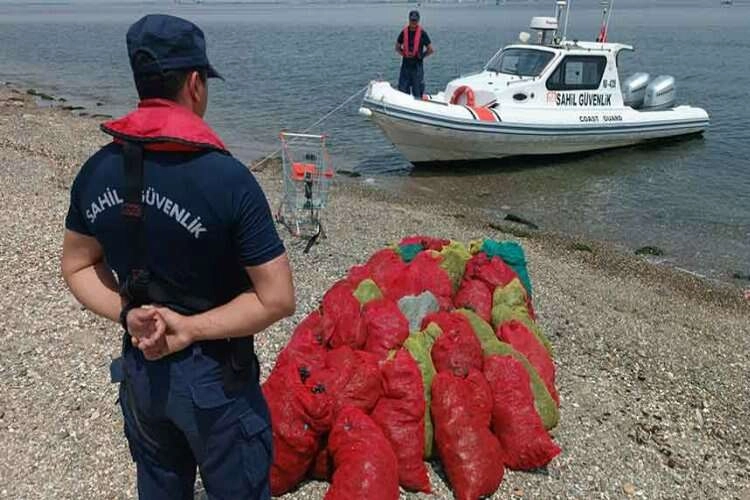İzmir Körfezi'nde avcılık operasyonu! haberinin görseli