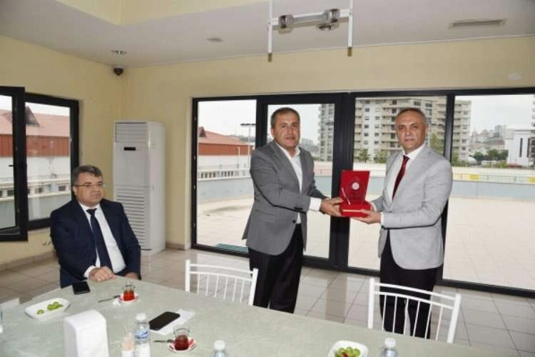 Karşıyaka Gençlik ve Spor Müdürü Musa Yelek uğurlandı haberinin görseli