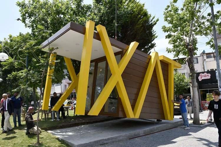 Kuşadası Belediyesi'nden taksi duraklarına modern dokunuş haberinin görseli