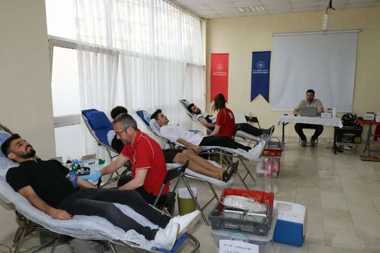 Aydın’da üniversiteli gençler kan bağışına dikkat çekti haberinin görseli