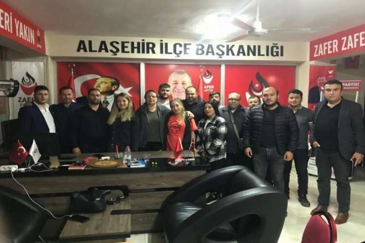 Zafer Partisi'nde istifa yağmuru haberinin görseli