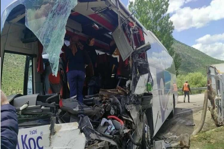 Konya'da kaza: Çok sayıda ölü ve yaralı var haberinin görseli