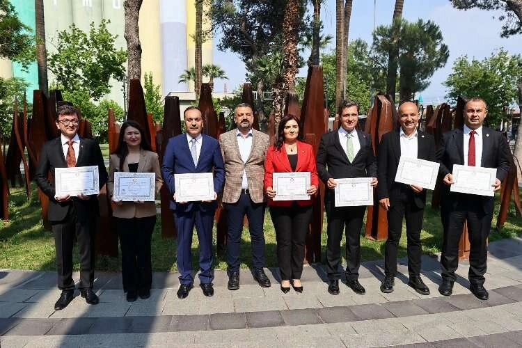 CHP İzmir’de mazbatalar alındı haberinin görseli