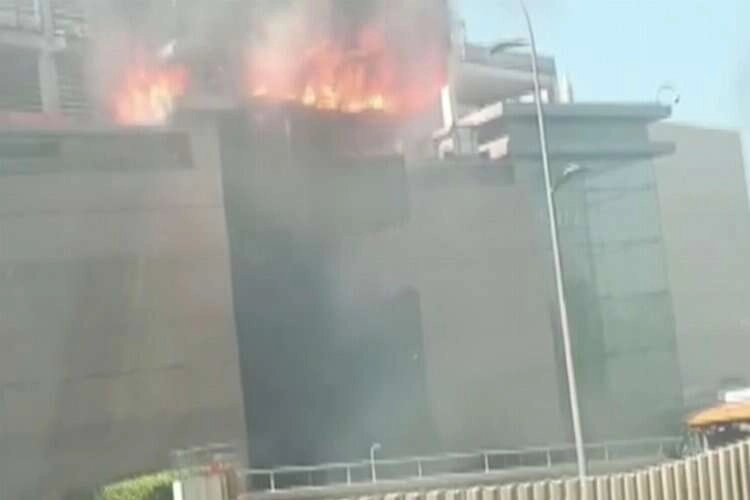 Malatya İstinye'de AVM yangını! haberinin görseli
