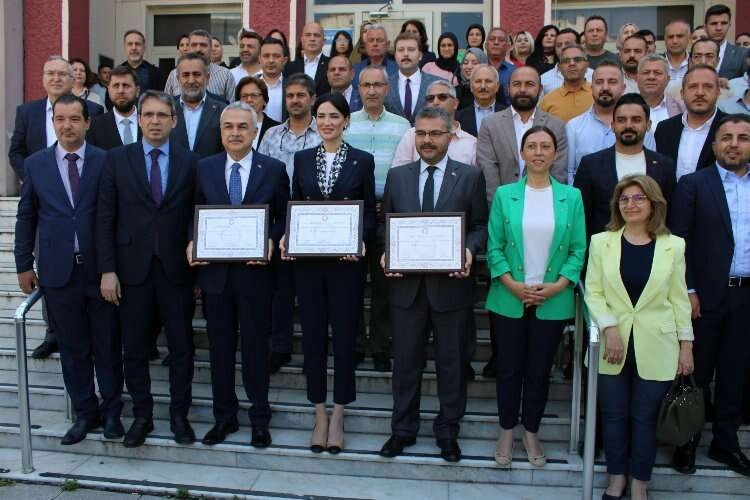 AK Parti Aydın vekilleri mazbatalarını aldı haberinin görseli