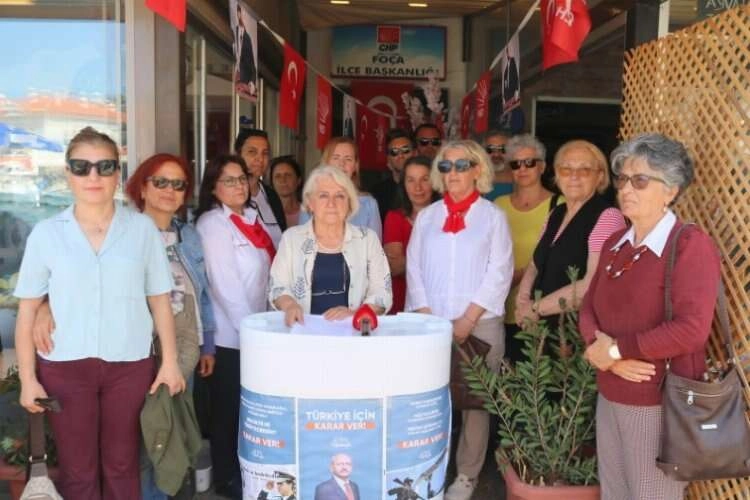 CHP Foça Kadın Kollarından çağrı: Haydi kadınlar sandığa haberinin görseli