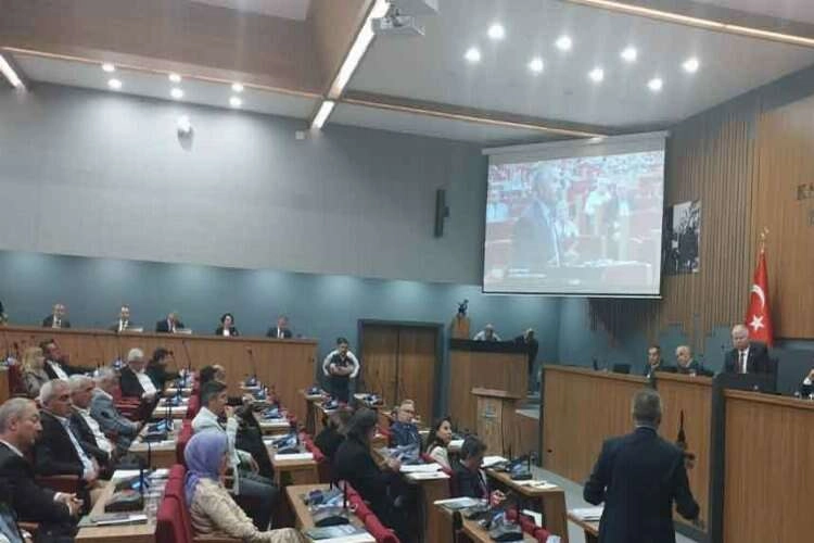İZSU görüşmelerinde ‘Sünger Bob’ atışması haberinin görseli