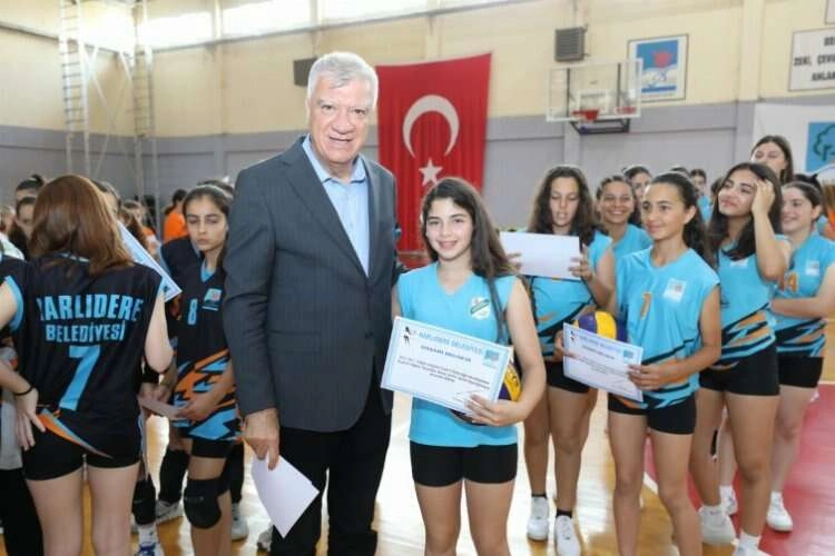 Narlıdere’nin spor okullarında sertifika coşkusu haberinin görseli