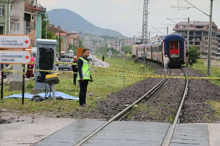 Kütahya’da hemzemin geçitte tren kazası haberinin görseli