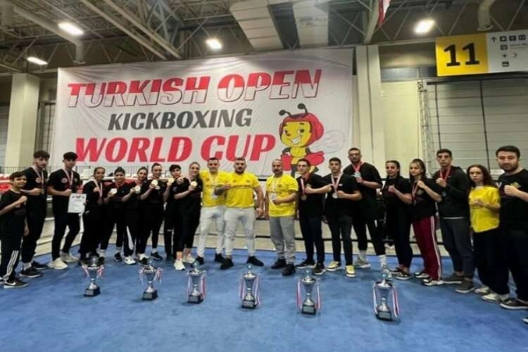İzmirli sporcular, turnuvaya damga vurdu haberinin görseli