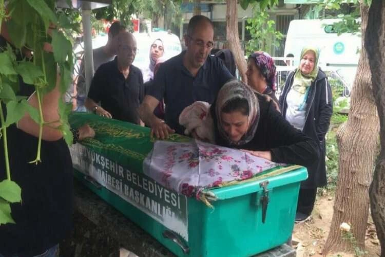 Kusmuğu akciğerine kaçan minik Gülce’nin ölümü yasa boğdu haberinin görseli