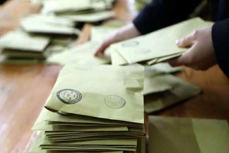 Eski Gençlik Kolları Başkanları'nın ikinci tur kararı haberinin görseli