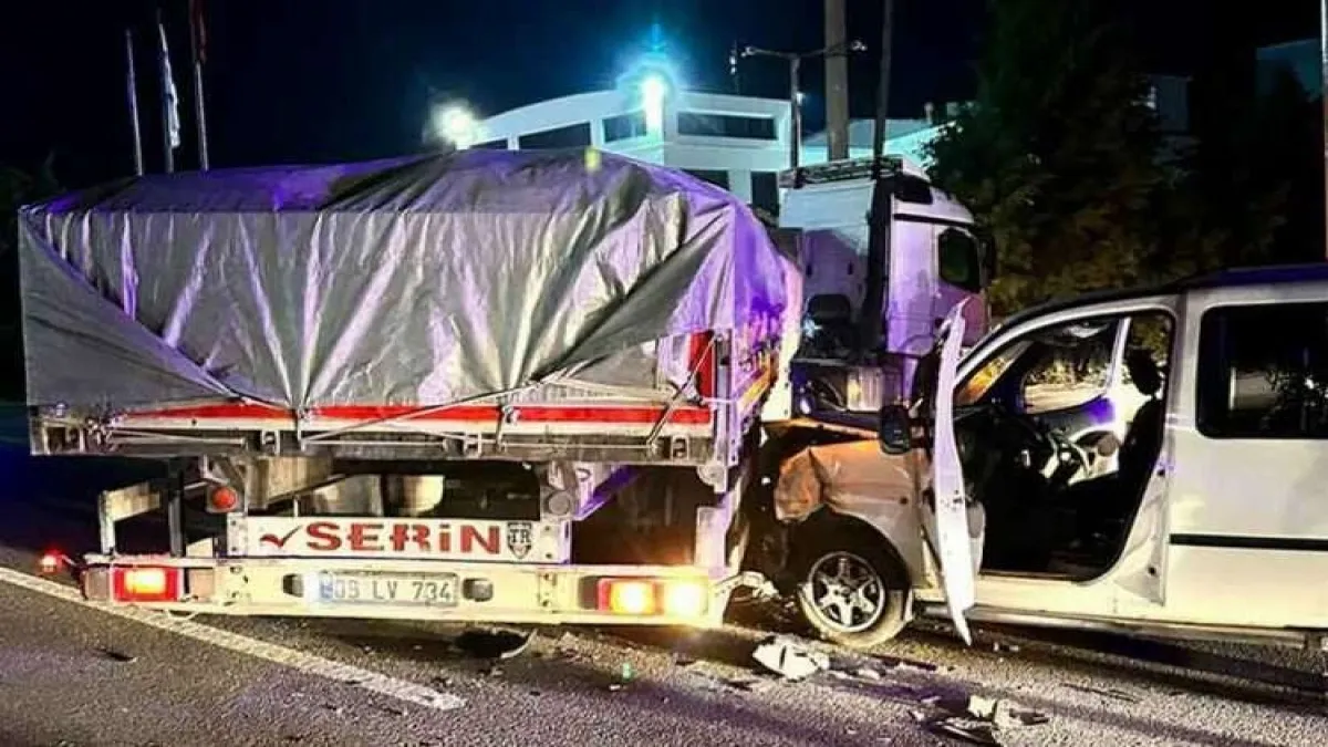 Aydın'da kaza! hafif ticari araç ile tır çarpıştı haberinin görseli