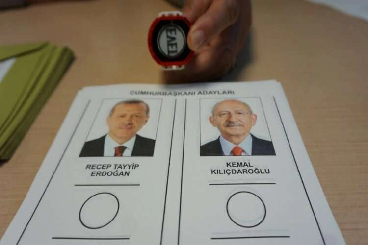 YSK Başkanı Ahmet Yener oyunu kullandı haberinin görseli