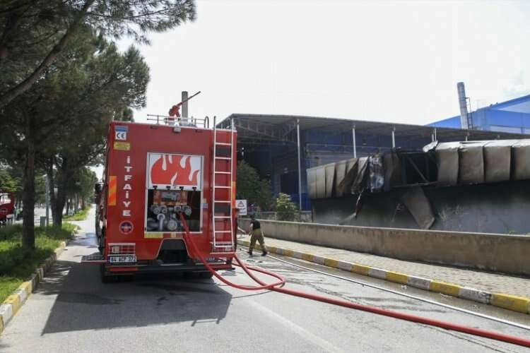 Uşak'ta tekstil fabrikasında yangın çıktı haberinin görseli