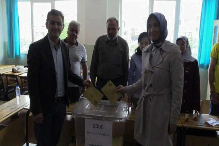 Afyonkarahisar Valisi Yiğitbaşı, oyunu kullandı haberinin görseli