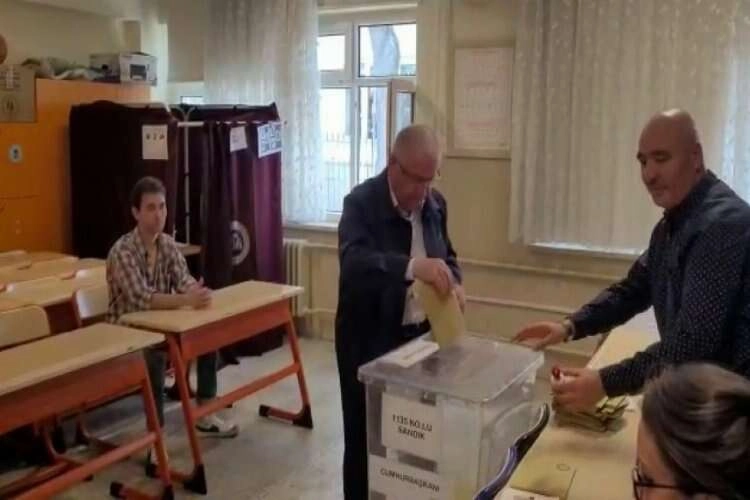 Genelkurmay Başkanı Yaşar Güler oyunu kullandı haberinin görseli