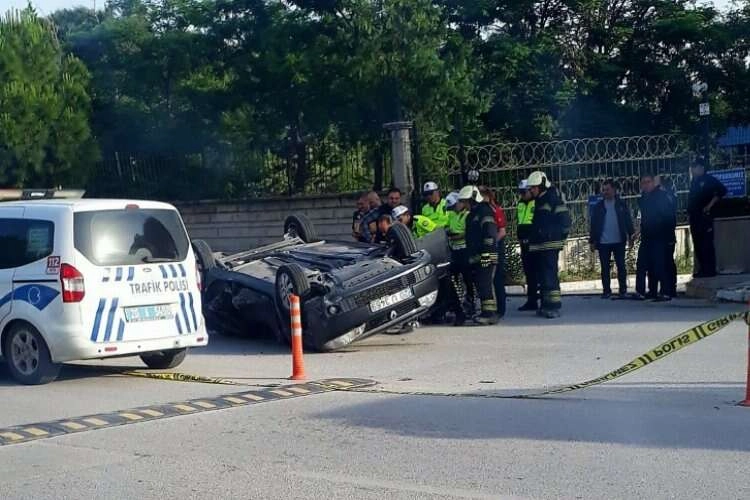 Denizli'de kaza: Otomobil takla attı haberinin görseli