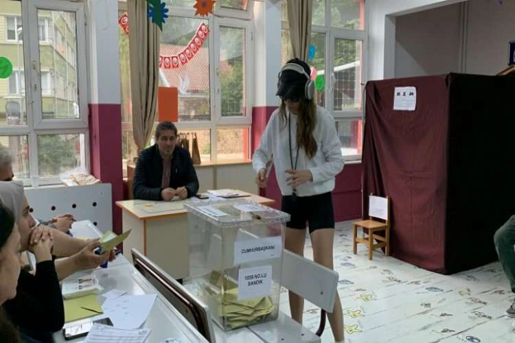 Serenay Sarıkaya oyunu kullandı    haberinin görseli