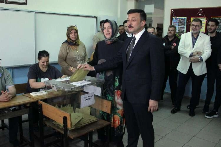 AK Partili Hamza Dağ sandık başına gitti haberinin görseli