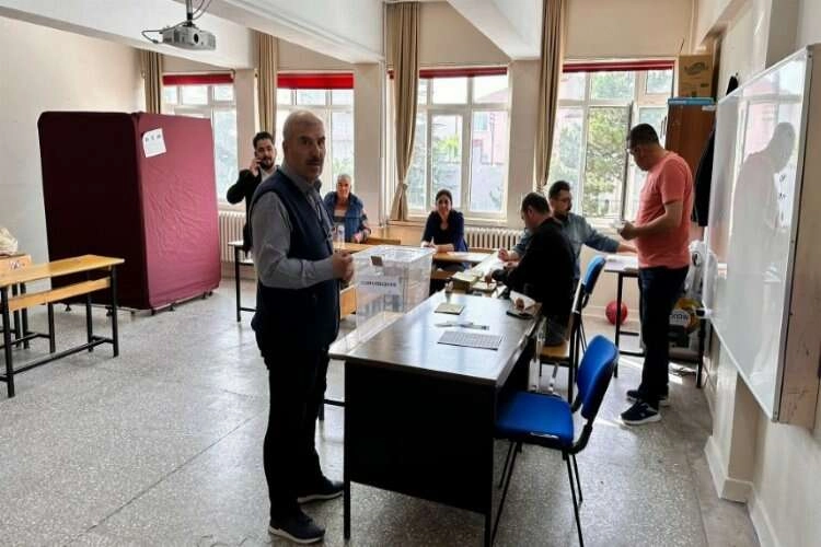 Afyonkarahisar’da oy verme işlemi başladı haberinin görseli