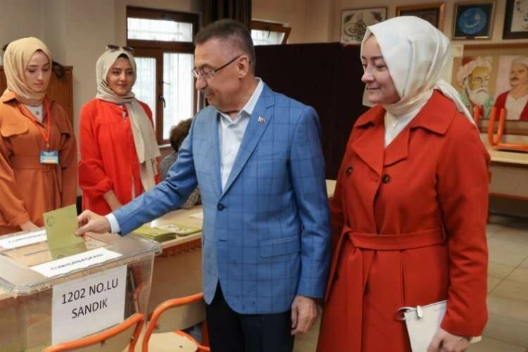 Cumhurbaşkanı Yardımcısı Fuat Oktay, oyunu kullandı haberinin görseli