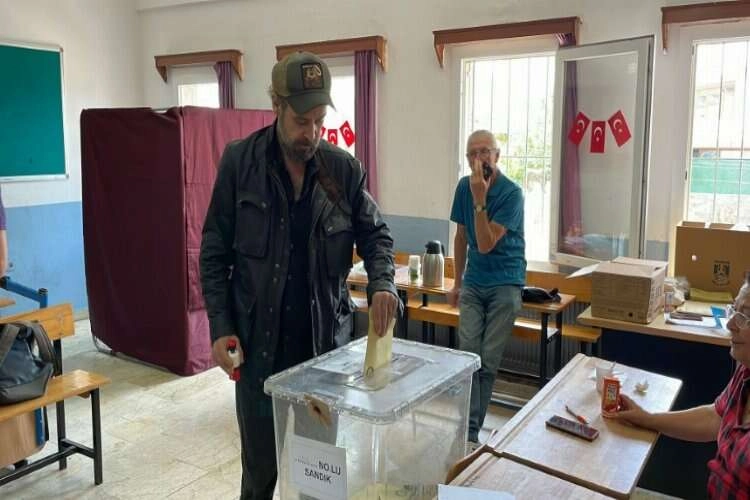 Nejat İşler ve Fedon oylarını Muğla’da kullandı haberinin görseli