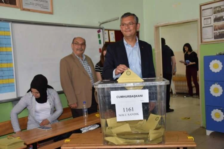 Manisalı vekiller sandık başına gitti haberinin görseli