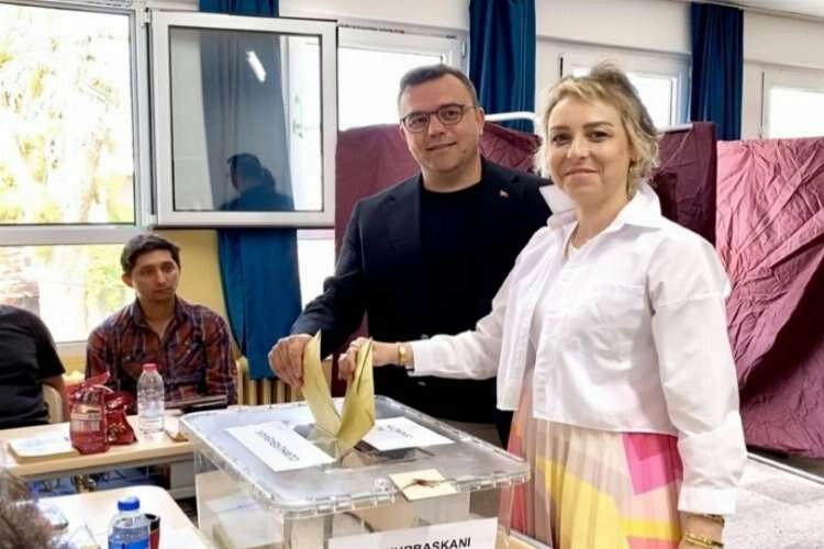 AK Parti Seferihisar İlçe Başkanı Aydın oyunu kullandı haberinin görseli