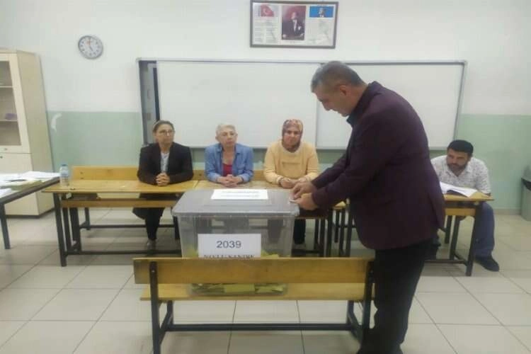 Afyonkarahisar’da oy sayma işlemi başladı haberinin görseli