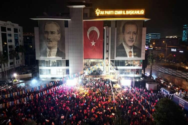 İzmir'in AK Partili vekilleri, partililere seslendi haberinin görseli