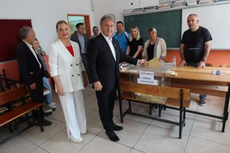 Başkan Dr. Mustafa İduğ oy kullandı haberinin görseli