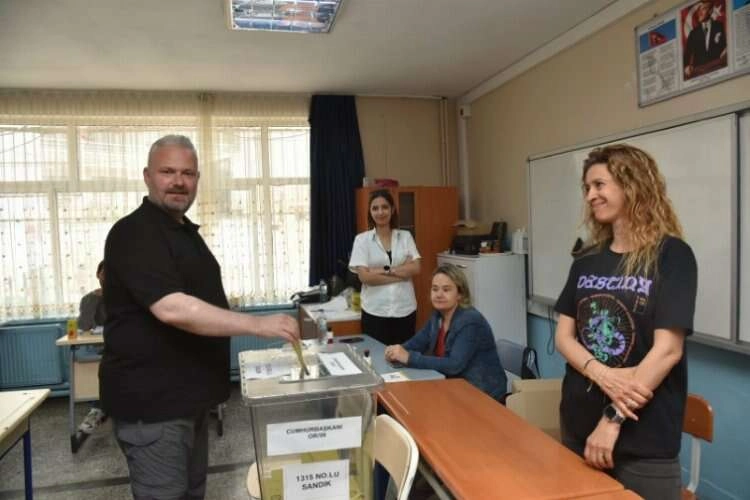 Aydın Pehlivan sandık başına gitti haberinin görseli