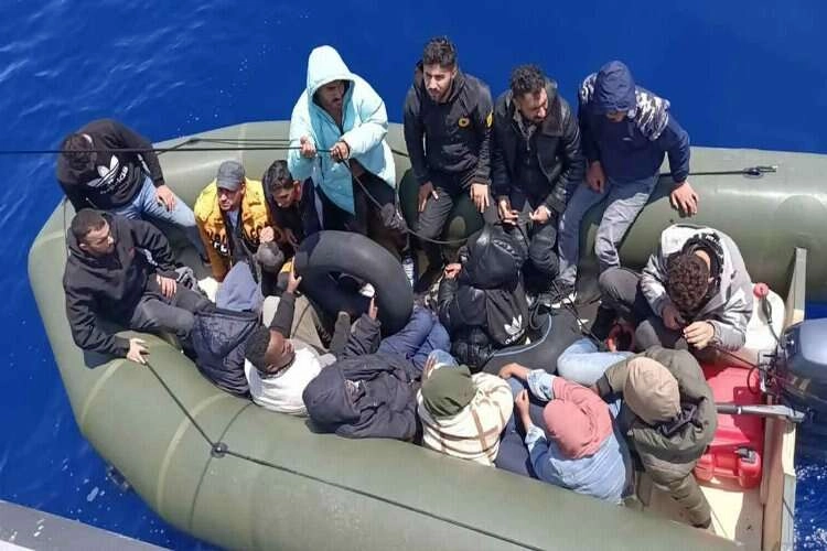 İzmir açıklarında düzensiz göçmenler kurtarıldı haberinin görseli