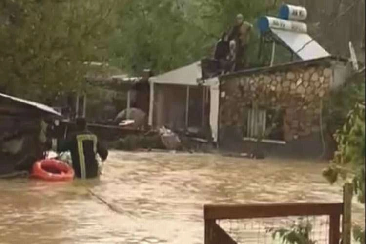 Kütahya'da şiddetli yağış sel felaketine neden oldu haberinin görseli