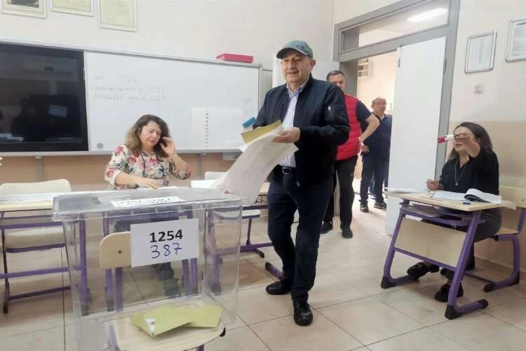 İzmir'de oy kullanma sayıları azaldı haberinin görseli