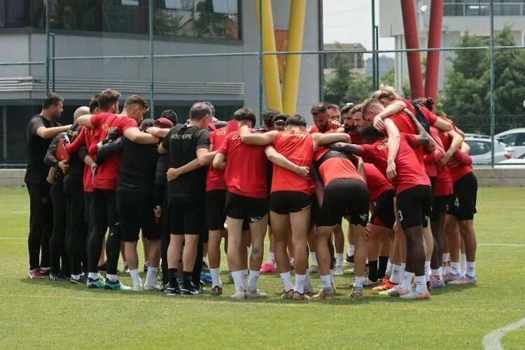 Göztepe’de oyuncu mesaisi başladı haberinin görseli